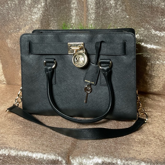 Michael Kors bag with lock and key 🔑 - Picture 3 of 10